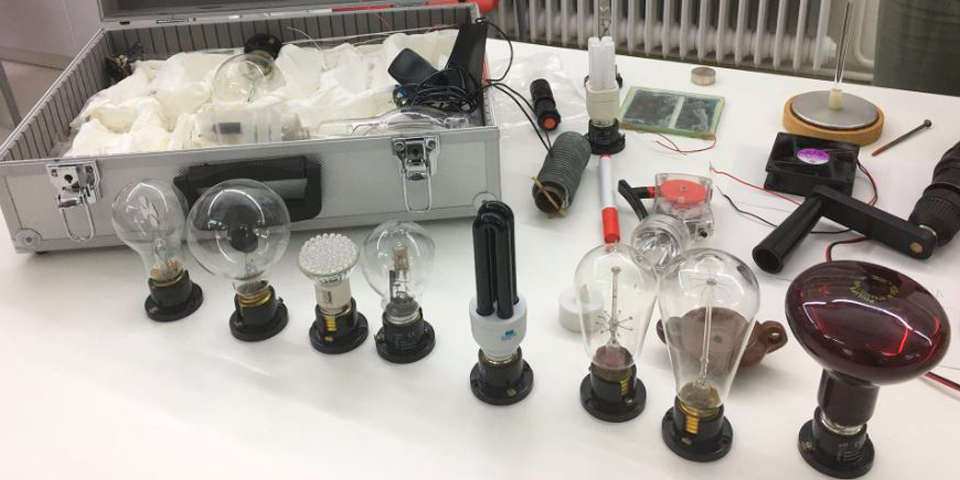 24 científics jubilats apadrinen la formació científica a les escoles catalanes el curs 2017-2018 al Programa Experiència