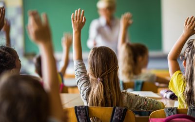 Prop de 500 investigadores fan xarxa i reivindiquen els referents femenins en ciència a les escoles a la 4a edició de «#100tífiques»