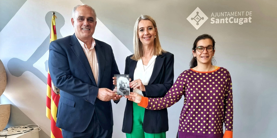 Sant Cugat del Vallès ha rebut avui la distinció com a “Ciutat Einstein”, lliurada per l’FCRI
