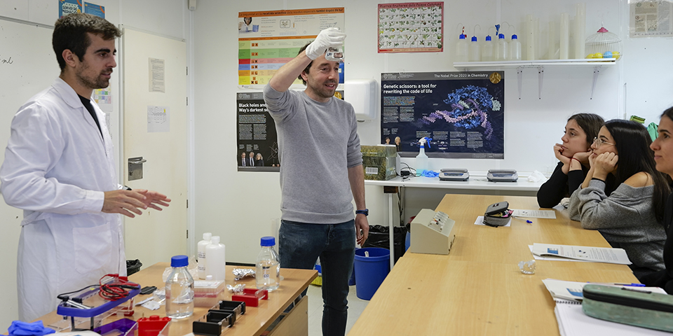 El programa educatiu Amgen TransferCiència acosta la ciència real a un miler de joves de cinc comunitats autònomes